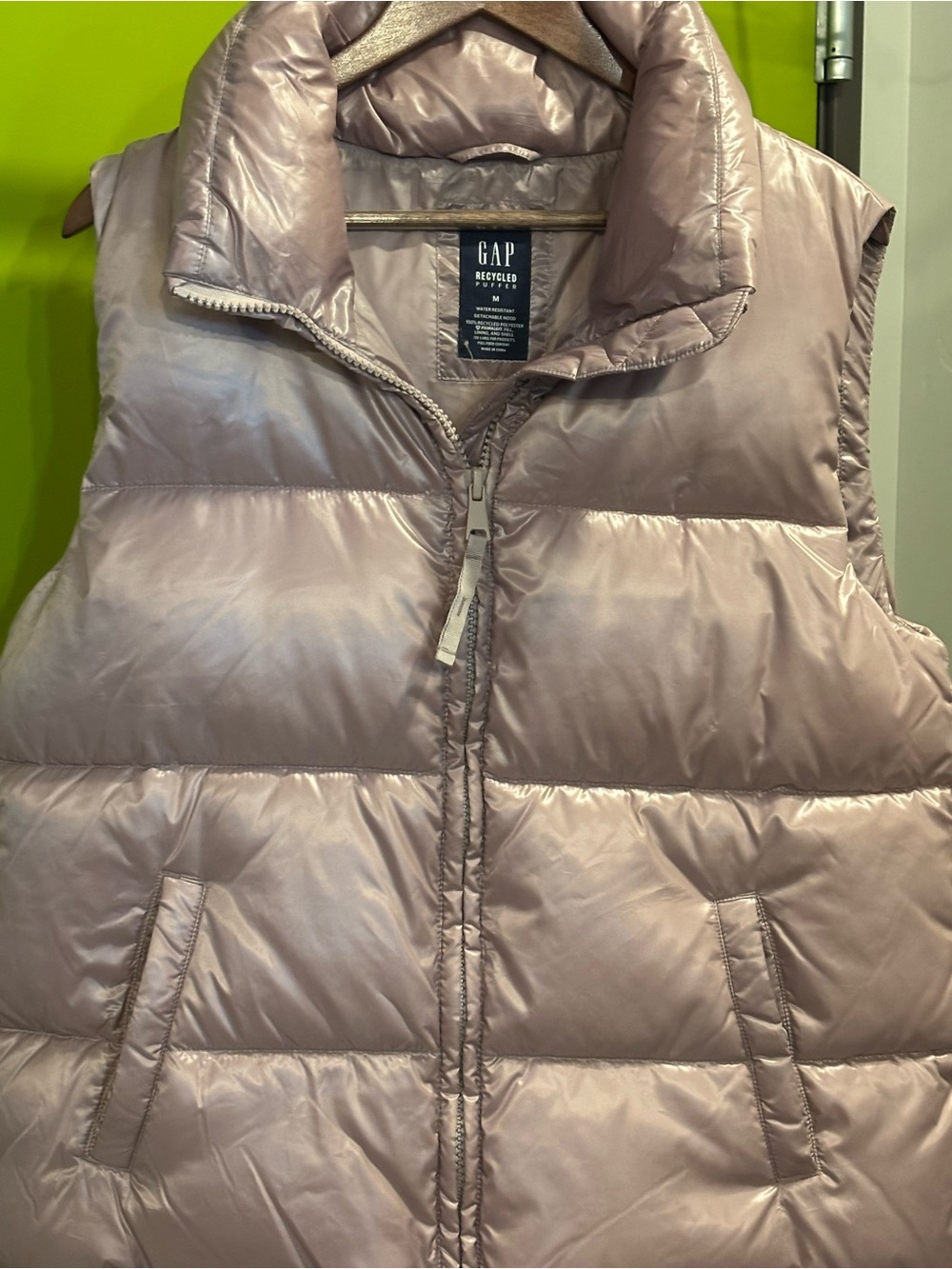 GORGEOUS ROSE TAUPE GAP Shiny Puffer Vest with Removable Hood Women’s Medium